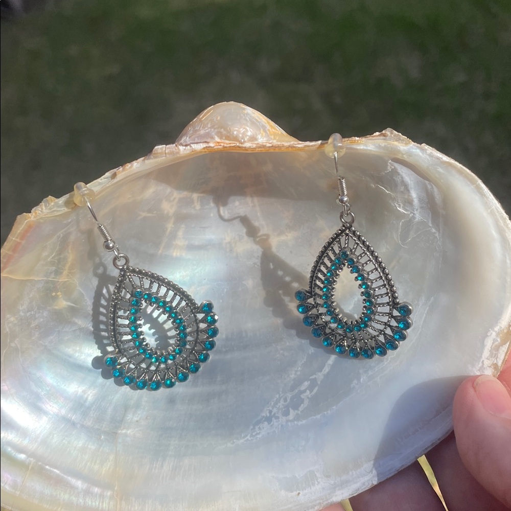 Paparazzi Castle Collection Blue Earrings NWOT - Picture 5 of 7